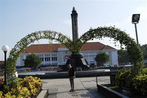 Kawasan Tugu Muda Kota Semarang Di Siang Hari Bahan Lukisan Kissparry