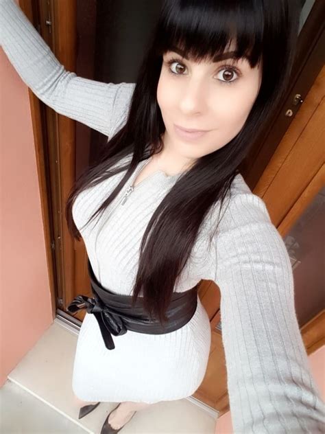 Rich Sugar Mummy In Italy Is Online See Whatsapp And Direct Phone