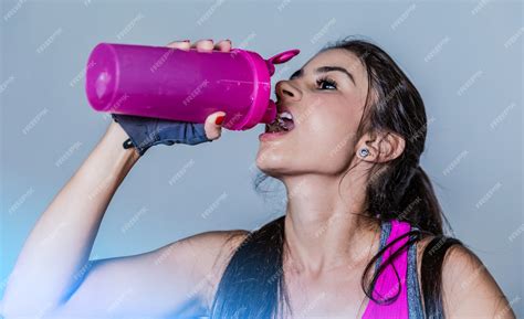 Premium Photo Girl Drinking Water In Gym After Workout