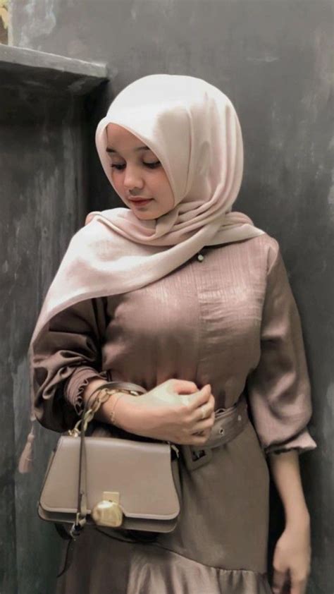 Pin Oleh Avybyr Di X Gaya Hijab Hijab Chic Wanita Berlekuk