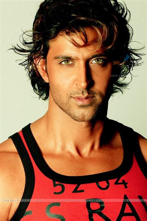 bollywood star news know more about super star hrithik roshan biography