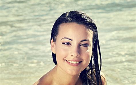 2560x1440px free download hd wallpaper woman s face lorena garcia brunette pool smile