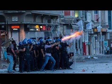 CNN Reporter Caught In The Turkish Clash YouTube
