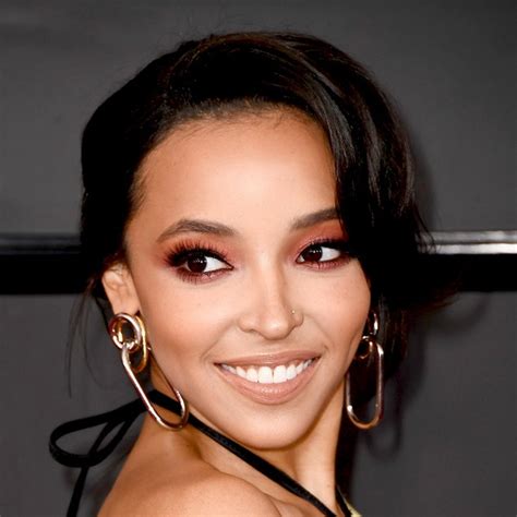 Tinashe From Best Beauty Looks At The 2017 Grammys E News