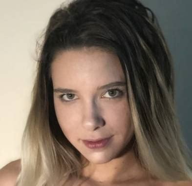 Samantha Flair Bio Age Facial Pics Height Wiki Net Worth