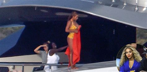 beyonce jumps off giant yacht in italy see the photos beyonce knowles jay z just jared