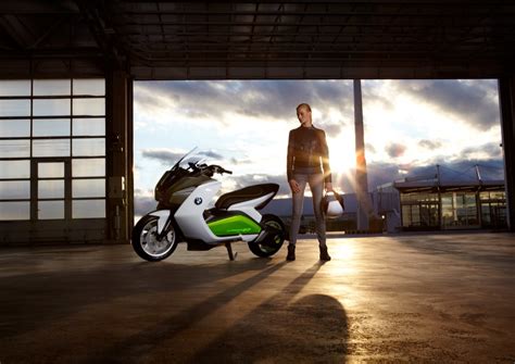 Bmw Electric Scooter Concept E Breaks Cover Video
