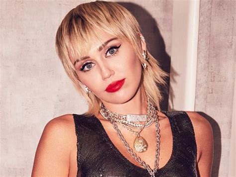 Novos Rumos Miley Cyrus Sai Da RCA E Assina Com A Columbia Records
