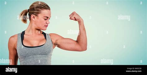 Female Flexing Bicep Muscle Banque Dimage Et Photos Alamy