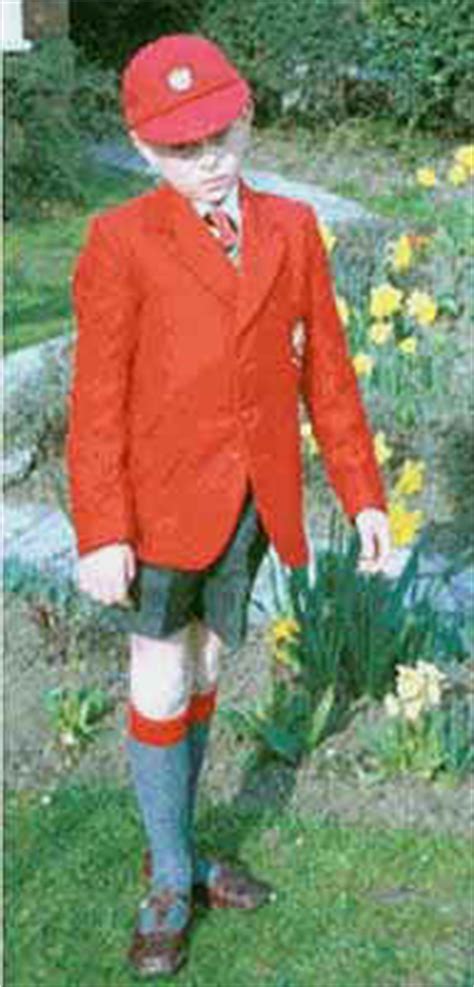 Ce que nous voyons en tant qu'homme est en fait l'enveloppe mortelle qui nous. Uniformes d'écolier - School boys uniform