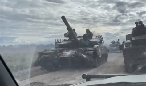 Watch Video Shows Russia Deploying Ancient T 62 Tanks To Ukraine