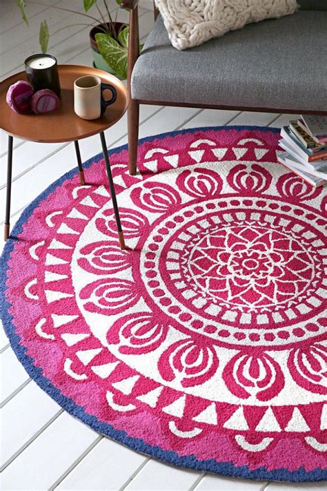 Economisez avec notre option de livraison gratuite. Le petit tapis rond - belle solution pour les petits espaces