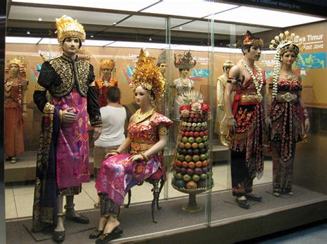 Traditional Costume Of Indonesia 300 Ethnic Groups With Their Own