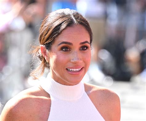 Meghan Markle Curtsying In Suits Goes Viral After Netflix Claims