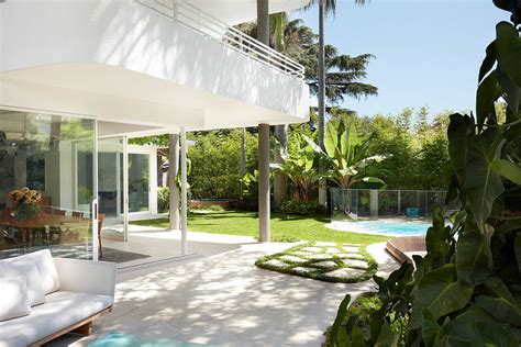 Outside Living Space I Homage To Oscar By Luigi Rosselli Architects I