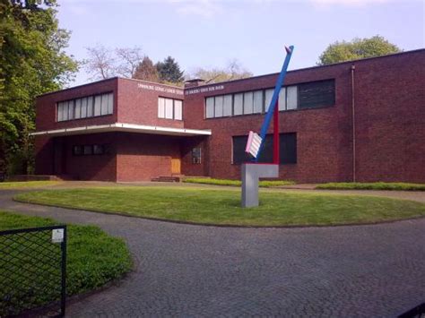 The buildings now serve as part of the krefeld art gallery (kunstmuseen krefeld).the photographs presented here aim to illustrate the relationship between the exterior and interior of the two buildings along with their. Museum Haus Lange & Museum Haus Esters (Krefeld) - 2021 ...