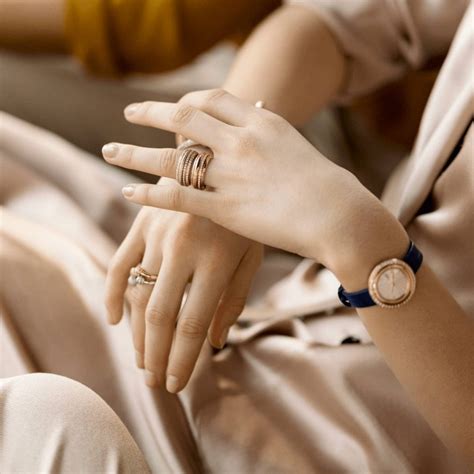 تفسير حلم لبس خاتم فضة في اليد اليسرى للعزباء