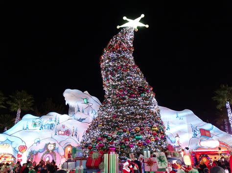 Video Grinchmas Returns With Whos Max And The Grinch At Universal