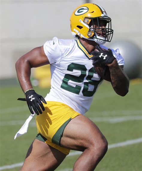 Packers Rb Aj Dillon Has A Nickname For Each Of His Gigantic Legs