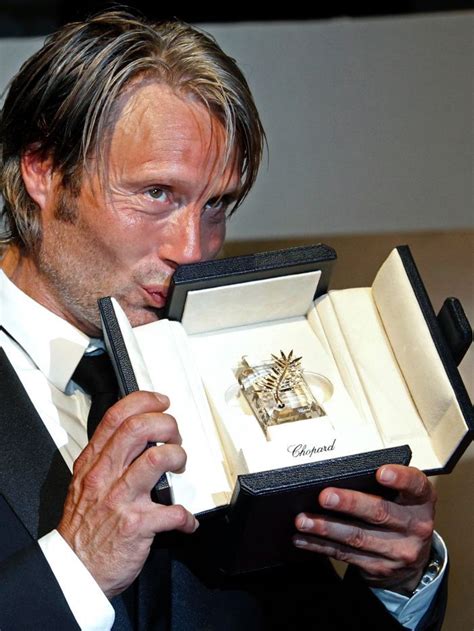 Mads Mikkelsen Kisses His Award At Cannes Beautiful Lips Beautiful Men