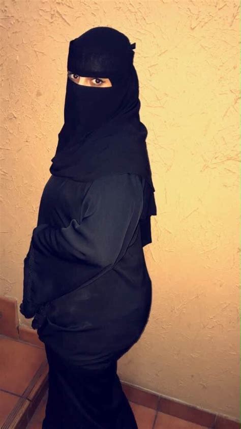 منقبة سعودية تعرض جسمها المربرب