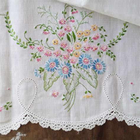 Vintage Table Runner Floral Embroidery Linens Bedroom Etsy Vintage
