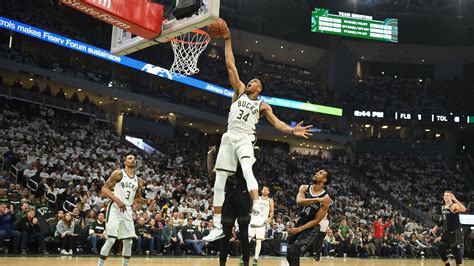 36 pts, 14 reb, 4 blk for giannis antetokounmpo! Giannis Antetokounmpo takes off for incredible dunk during ...