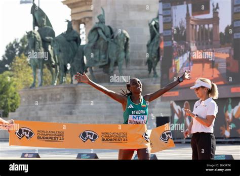 budapest hungary 26th aug 2023 gold medalist amane beriso shankule l of ethiopia crosses