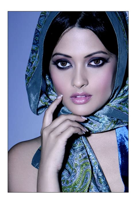 Cute Riya Sen Pictures Bollywood Sexy Actress