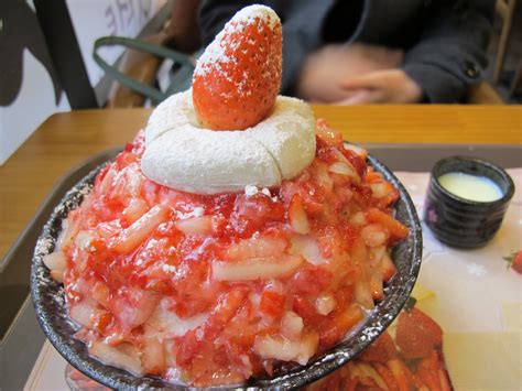 The Best Strawberry Bingsoo At Korean Dessert Cafe Seoul South
