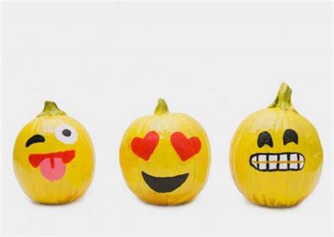 I love the heart eyes emoji, so here's how i made a heart eyes carved pumpkin for halloween!i'm working with the brick on some fun. Emoji Pumpkin - Easy Pumpkin Carving Ideas: 29 Clever Ways ...
