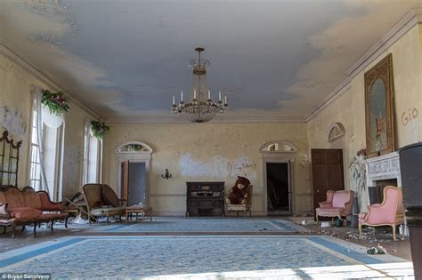 Mysteriously Abandoned In 1976 This Creepy Mansion Just