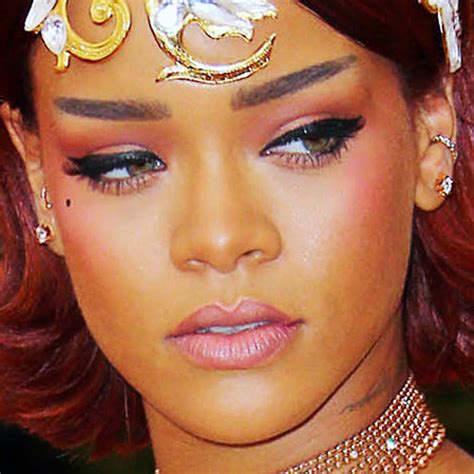 Rihanna Makeup Bronze Eyeshadow And Pink Lipstick Steal Her Style
