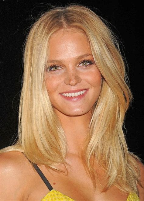 Long Blonde Wavy Hairstyle With Tousled Layers Hairstyles Weekly