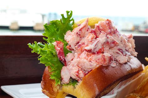 Lobster Roll Battle The Lookout Tavern Lobster Rolls This Week On Martha S Vineyard