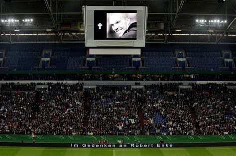 Die elfenbeinküste leidet unter einer dauerkrise: Deutschland vs. Elfenbeinküste: Lücke für Enke, Tore von ...