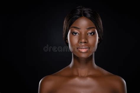 Donna Afro Americana Nuda Chiusa Fotografia Stock Immagine Di Bellezza Nanometro 195086450