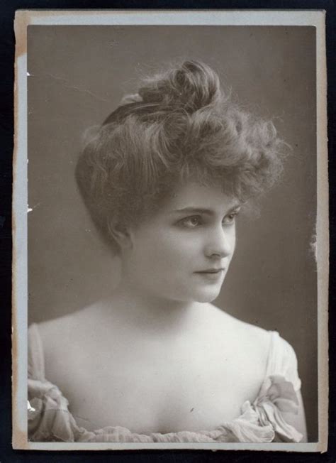 The Gibson Girl Began Appearing In The 1890s And Was The