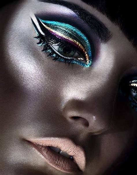 The Most Trendy Metallic Makeup Looks Egyptian Makeup Metallic Eye