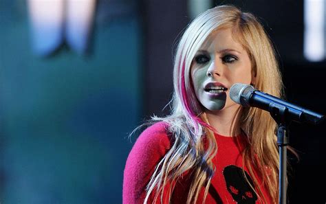 The Internet Is Relentlessly Trolling Avril Lavigne With Conspiracy