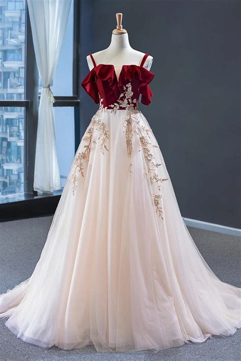 Decent A Line Spaghetti Strap Wedding Dress Chic Ruffle Satin Red Wedding Dresses Lace Appliques