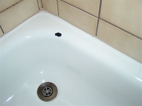 Um eine undichte badewanne zu reparieren, sollten sie folgendes tun. Email-Schäden - Respo Technik AG - Badewannen Doktor