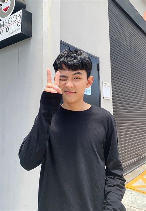 เฟิร์ส อนุวัฒน์ มีชื่อจริงว่า อนุวัตน์ แซ่โจว อายุ 19 ปี จบการศึกษาระดับมัธยมจากโรงเรียนอัสสัมชัญ บางรัก แผนการเรียน. คลั่งรัก เฟิร์ส อนุวัฒน์ นักร้องเสียงดี เจ้าของเพลงด้ง ถ้า ...