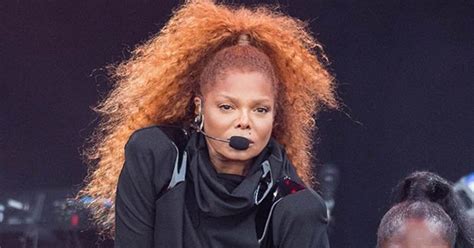 Janet Jacksons Glastonbury Set Slammed As Shes Accused Of Miming