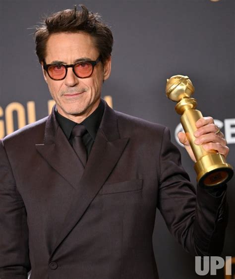 Photo Robert Downey Jr Wins Best Performance By A Male Actor In A Supporting Role In Any