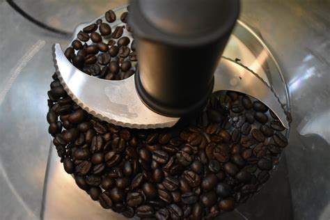 How To Grind Coffee Beans In A Magimix And 6 Other Techniques