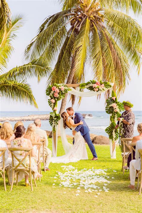 Pin On Dreamy Maui Wedding With Love And Water Photography Maui