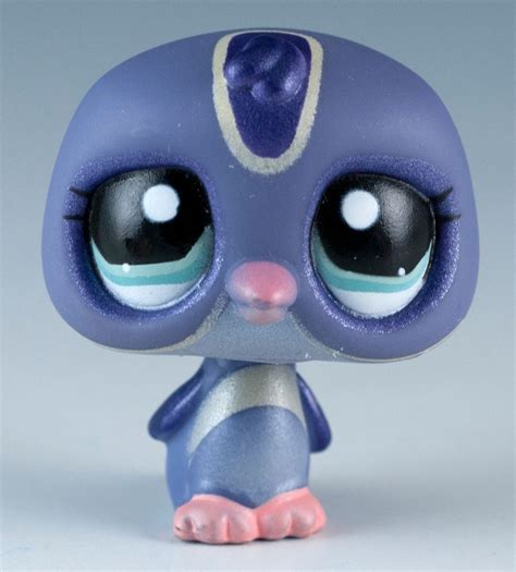 Littlest Pet Shop Penguin 1085 Purple With Aqua Eyes Pet Shop