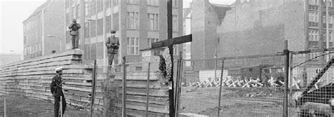 An Hour Dying In No Mans Land Teens Berlin Wall Tragedy Insidehook