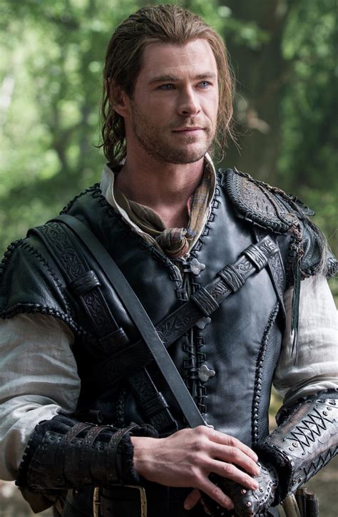 Not just because he looks like a norse god when you give him a hammer and a funny hat, but. Chris Hemsworth foto Las crónicas de Blancanieves - El ...